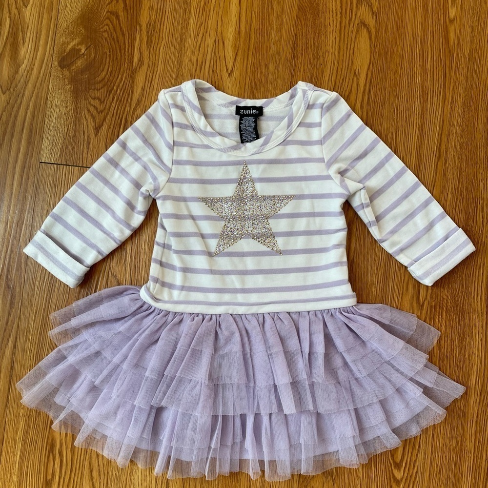 Zunie purple tutu star long sleeve dress
Size 2T